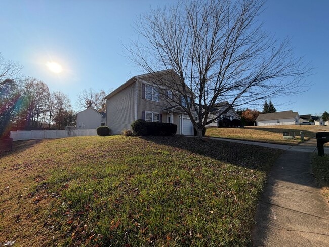 Building Photo - Statesville - 3 Bed / 2.5 Bath + Garage