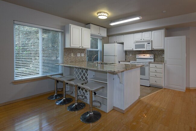 Building Photo - Fabulous Lakemont 2 Bed Condo for Lease!