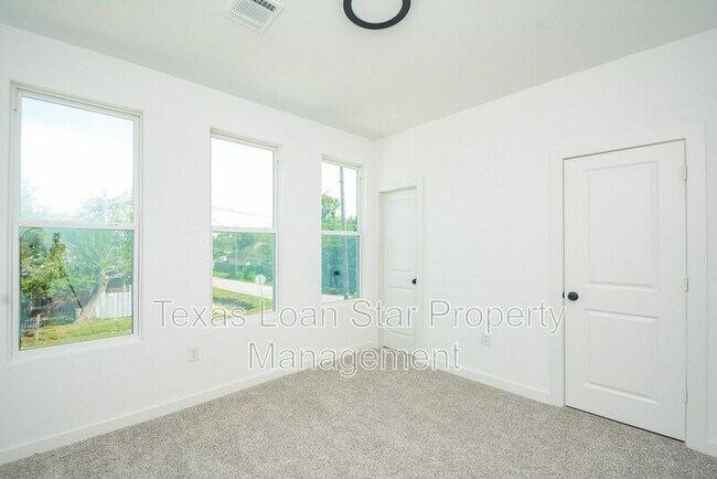 Building Photo - 4358 Clover St