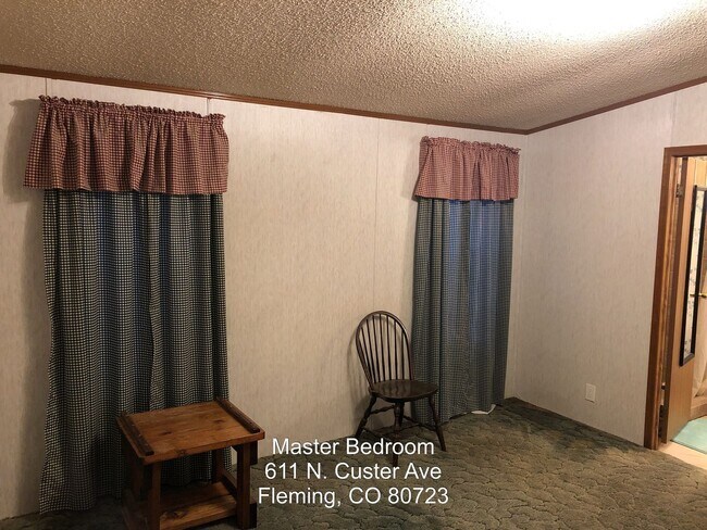 Building Photo - 611 N Custer Ave