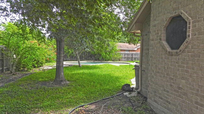 Building Photo - 2301 Anacua Cir