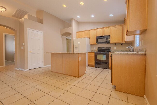Building Photo - 4 Bedroom, 2 Bath