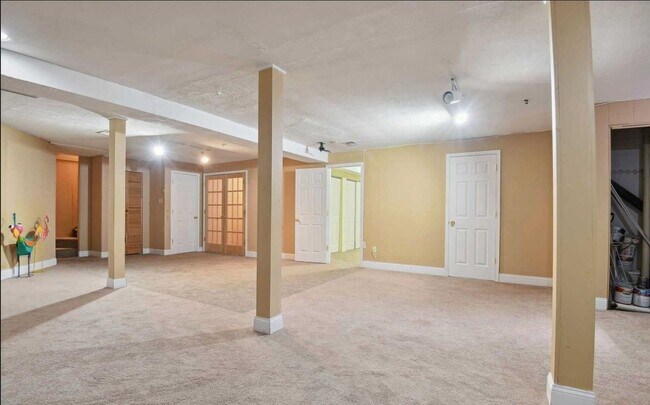 Building Photo - 1272 Paddington Rd