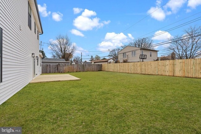 Building Photo - 265 Holly Dr