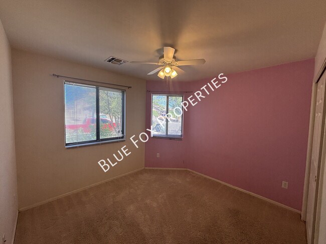 Building Photo - 7135 S Oakbank Dr