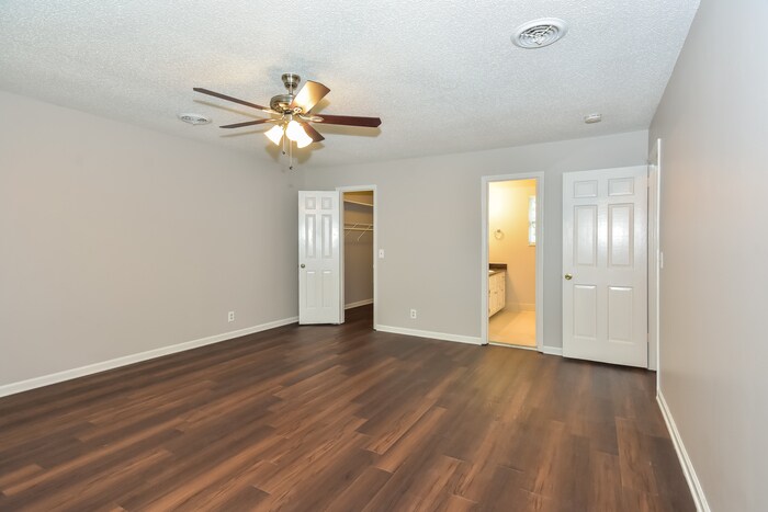 Building Photo - 265 Clearlake Dr W