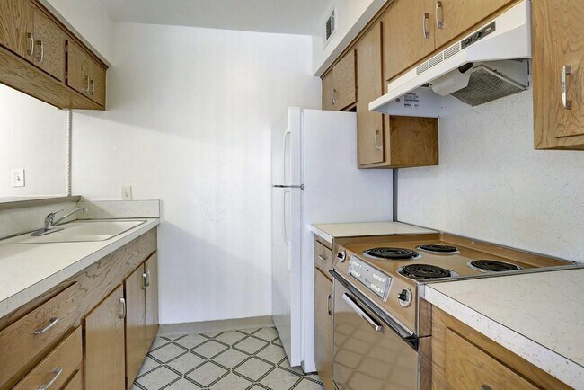Building Photo - 3703 Roseland St