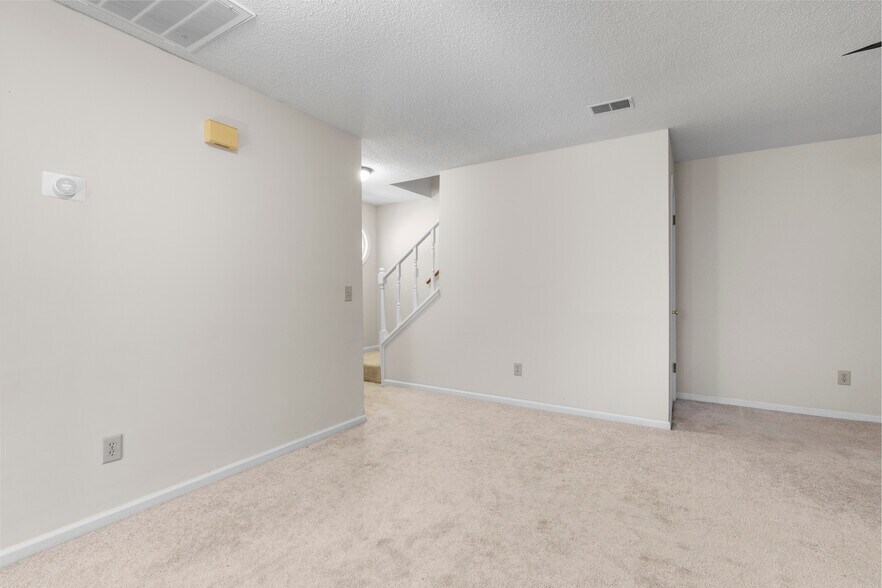 Building Photo - 241 Friarsgate Blvd