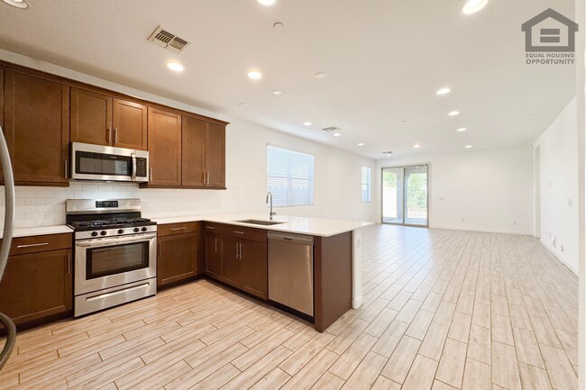 Building Photo - 12552 W Calle de Sol