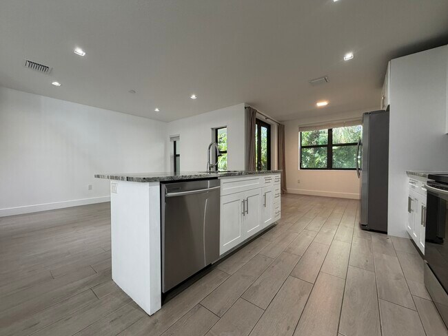 Building Photo - 329 Bella Sol Way