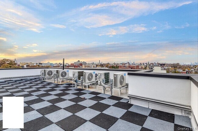 Building Photo - 499 Evergreen Ave