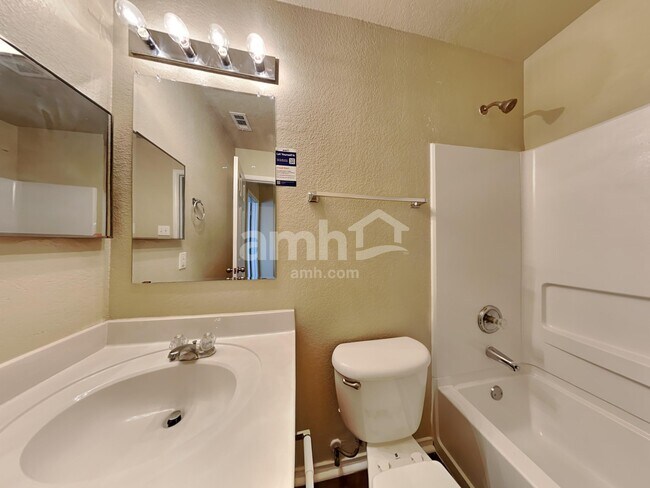 Building Photo - 114 Fontana Albero