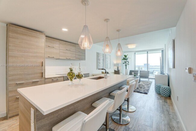 Building Photo - 650 NE 32nd St