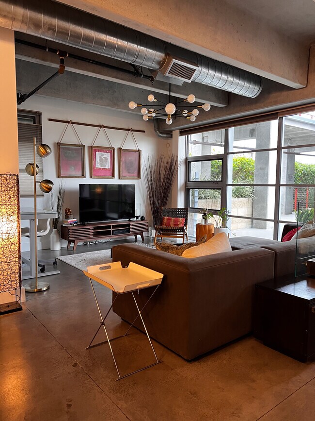 Living room - 4141 Glencoe Ave