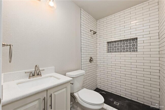 Building Photo - 22 Quince Ave