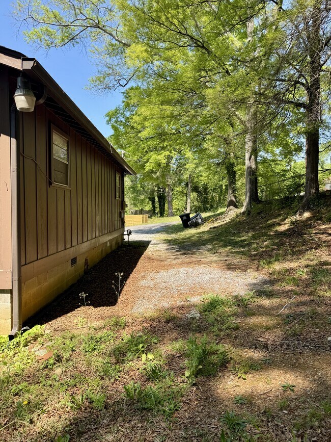 Building Photo - 2 Clervue Cir NE