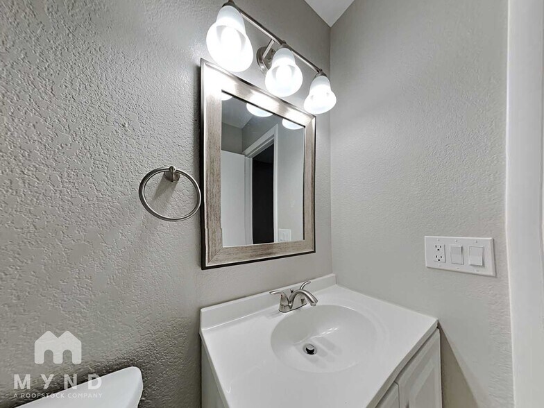 Building Photo - 7801 N 44th Dr