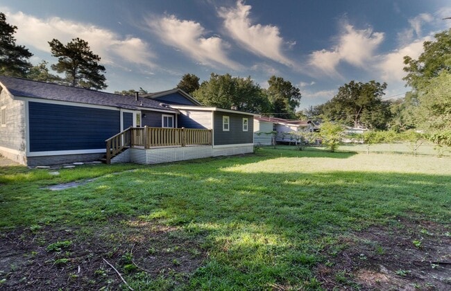 Building Photo - 207 Central Dr