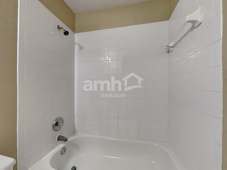 Building Photo - 233 Southbridge Cir