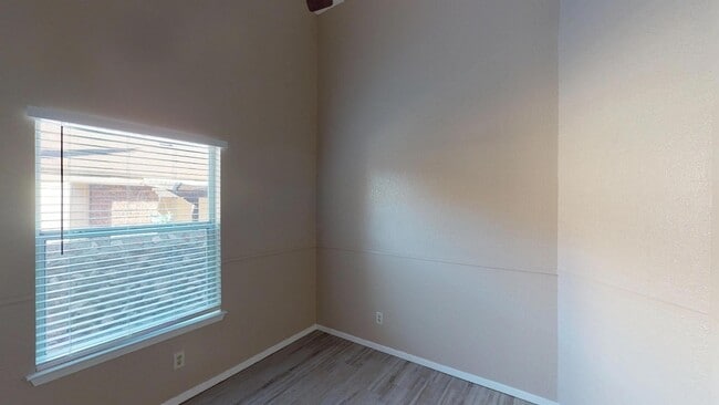 Building Photo - 1108 Coyote Ln