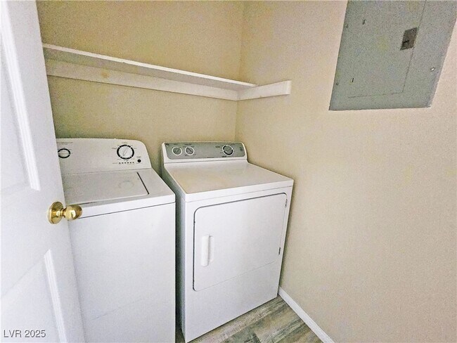 Building Photo - 1444 Star Rd