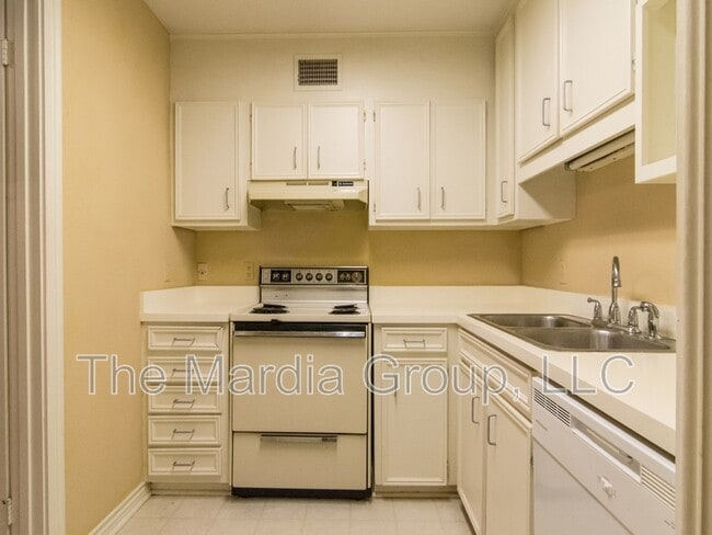 Building Photo - 4311 Cole Ave