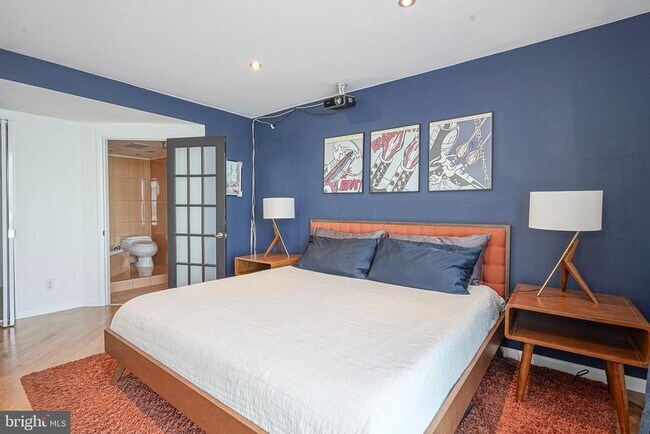 Building Photo - 3 N Christopher Columbus Blvd