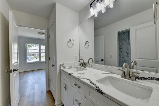 Building Photo - 9135 Fox Trail Ln