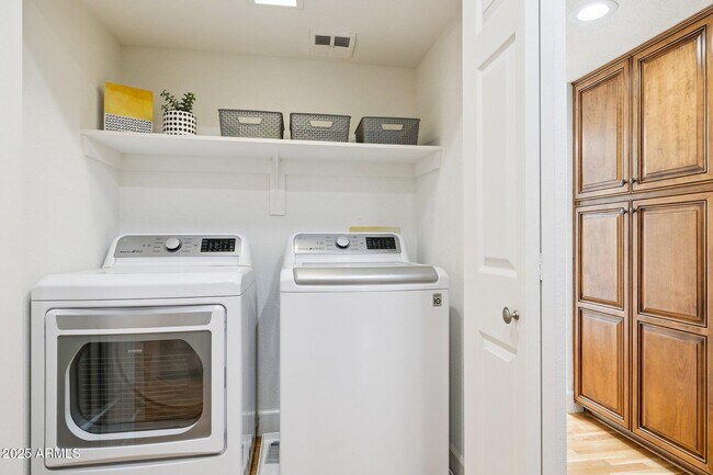 Building Photo - 5732 N 25th St