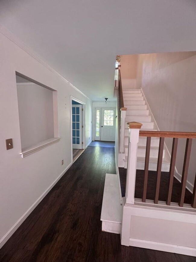 Building Photo - Beautiful 3 Bedroom Brunswick House