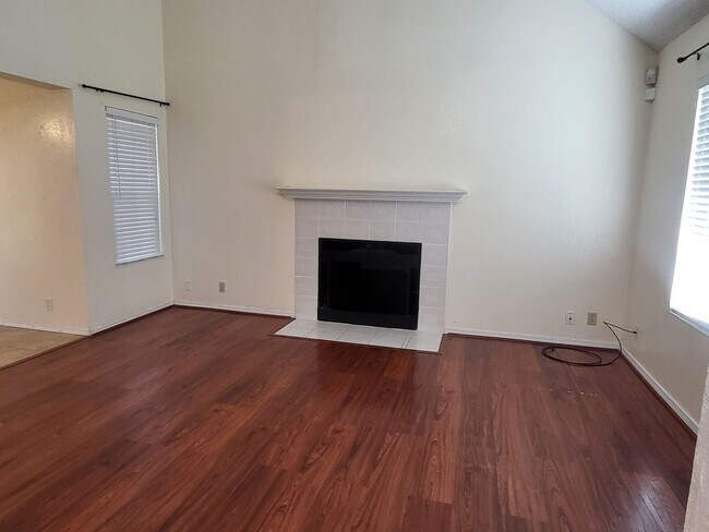 Building Photo - 125 Serpentine Dr