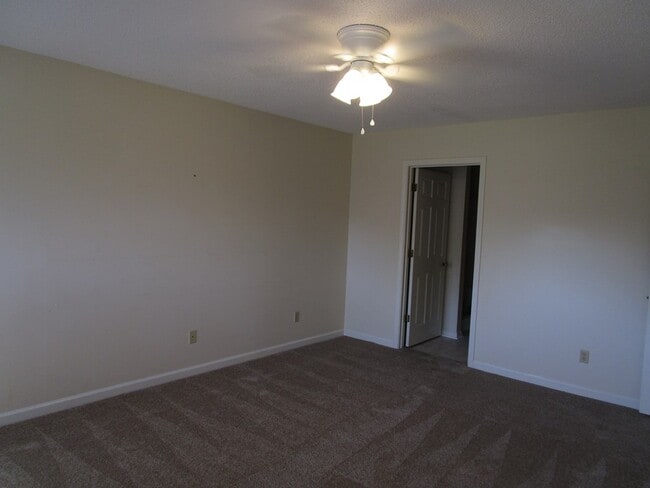 Building Photo - 341 Wildwood Ave