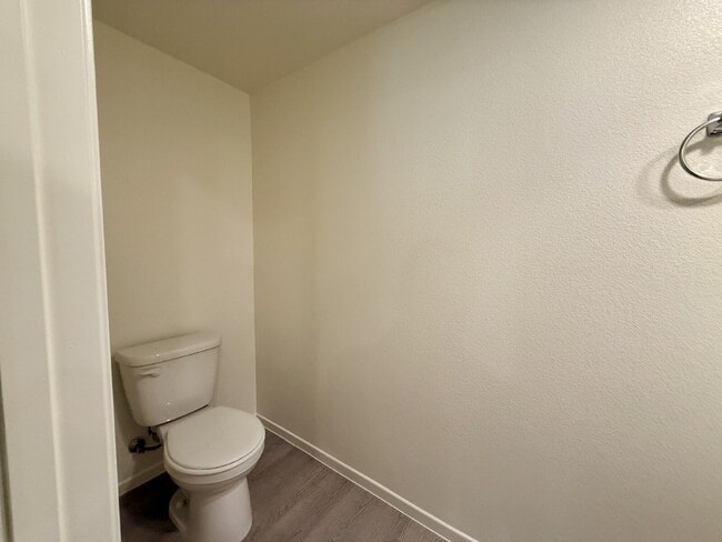 Building Photo - 3 BED 2.5 BATH 2 CAR GARAGE TOWNHOUSE W/ LOFT FOR RENT!!!