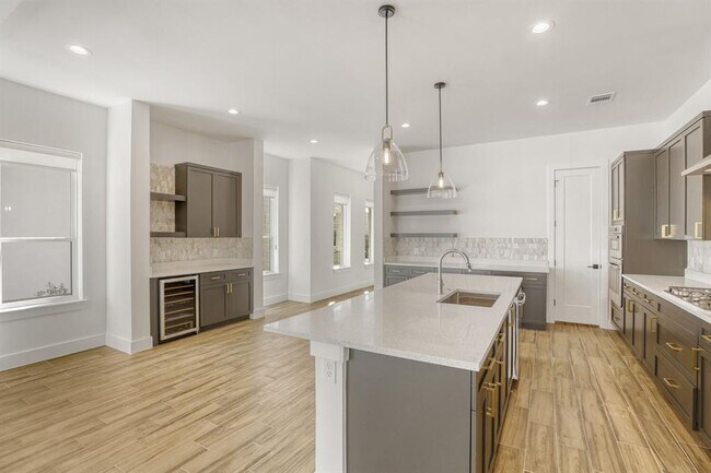 Building Photo - 9 Denbury Glen