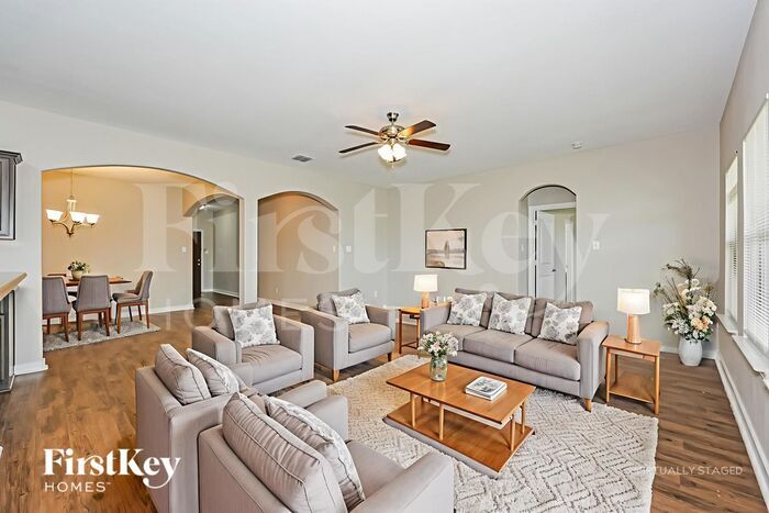 Building Photo - 708 Woodcrest Dr