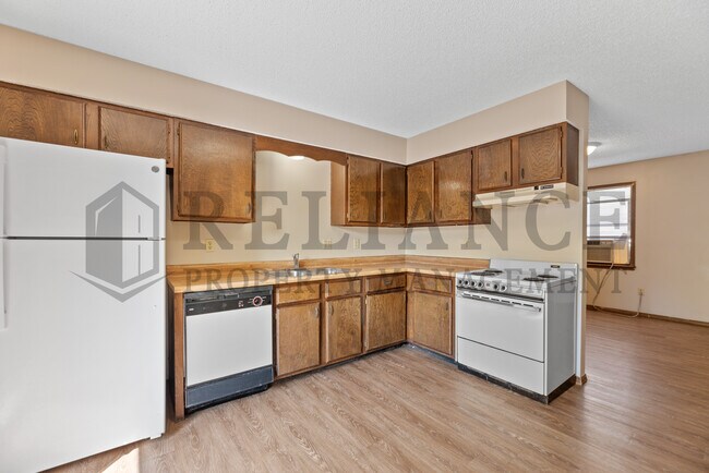 Building Photo - 1318 Peach Ave