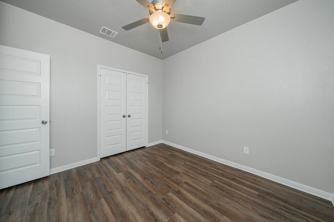 Building Photo - Spacious Townhome Available Now!