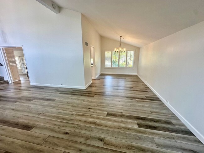 Building Photo - Welcome to this beautiful 4 bedroom home in the highly desirable "Port Streets" of Newport Beach