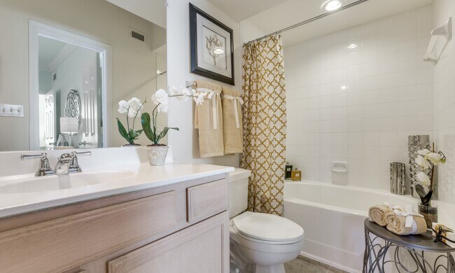 Building Photo - Pampered Lifestyle Just Minutes from Clear...