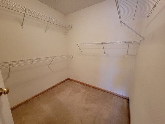 Building Photo - Lovely 2 Bed / 2 Bath TH w/ Heated Underground Parking in Plymouth!