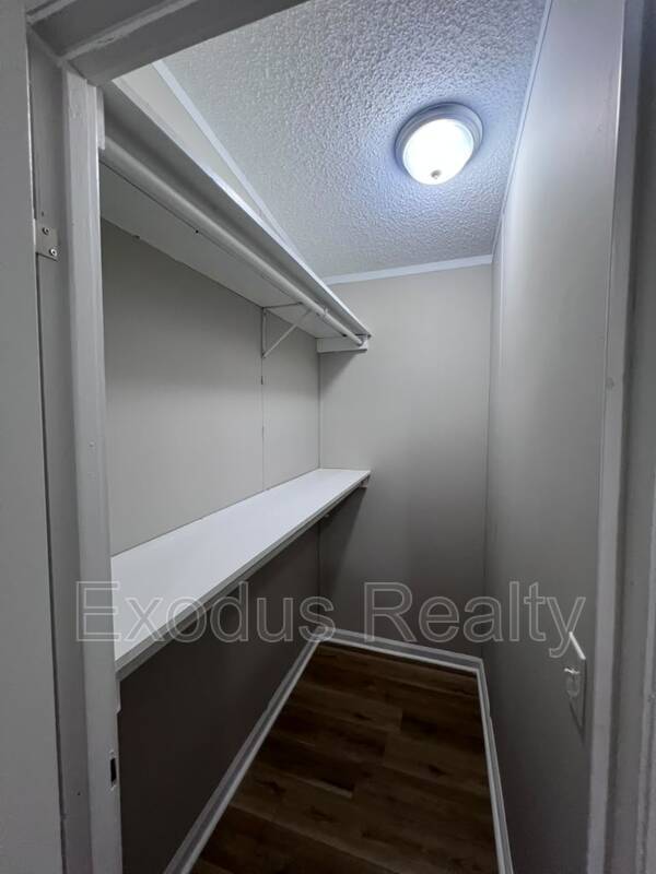 Building Photo - 771 Deer View