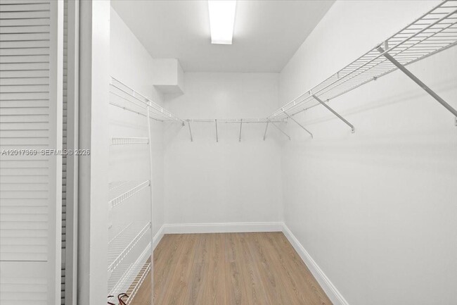 Building Photo - 1351 SW 141st Ave