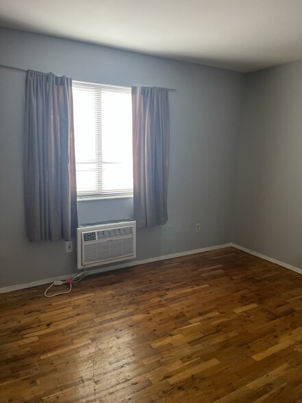 Building Photo - 53 Poplar St