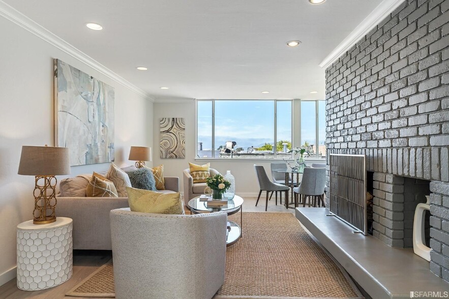 Upper level living room/dining area - 2920 Buchanan St