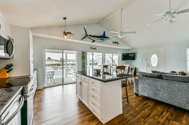 Building Photo - 16542 E Bayside Way