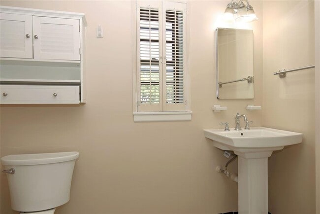 Building Photo - 2301 Sunset Blvd