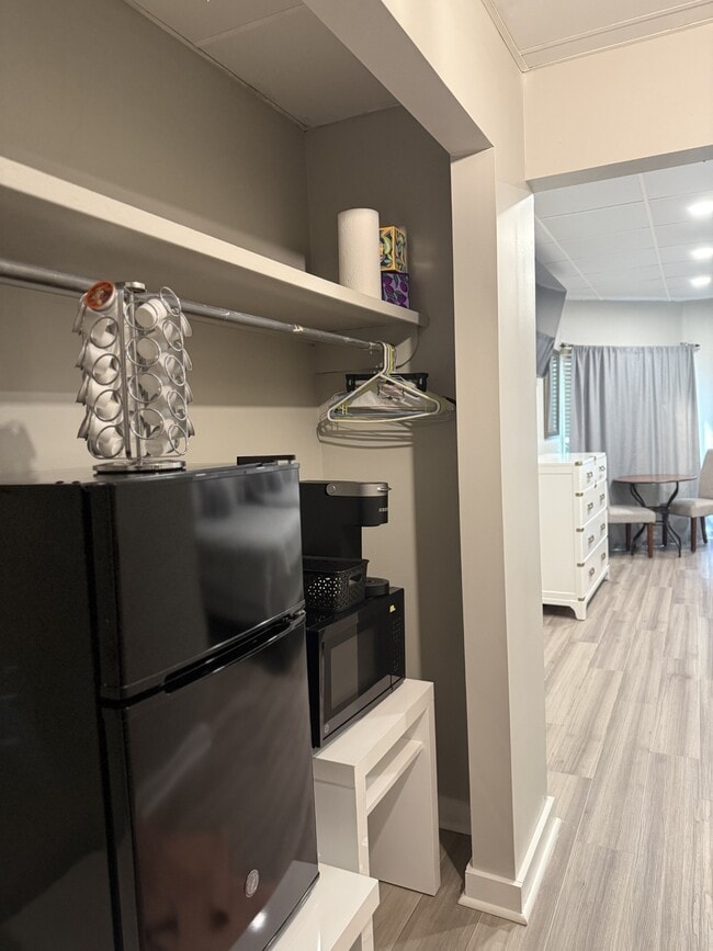 Building Photo - 6666 Brookmont Terrace