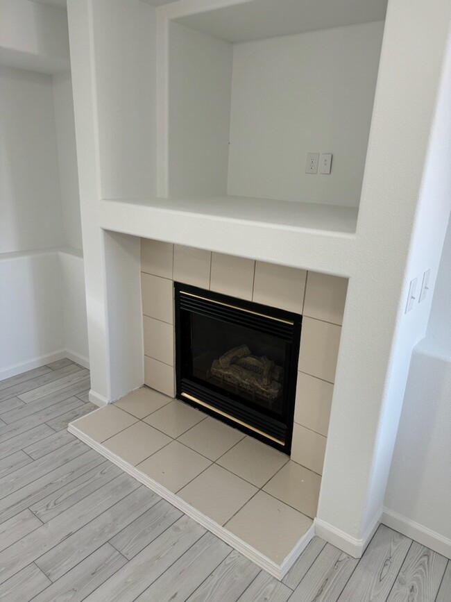 Building Photo - 3 bedroom - Descendant
