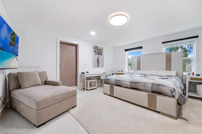 Building Photo - 7235 SW 39th St