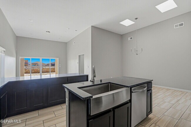 Building Photo - 908 Ada Ln